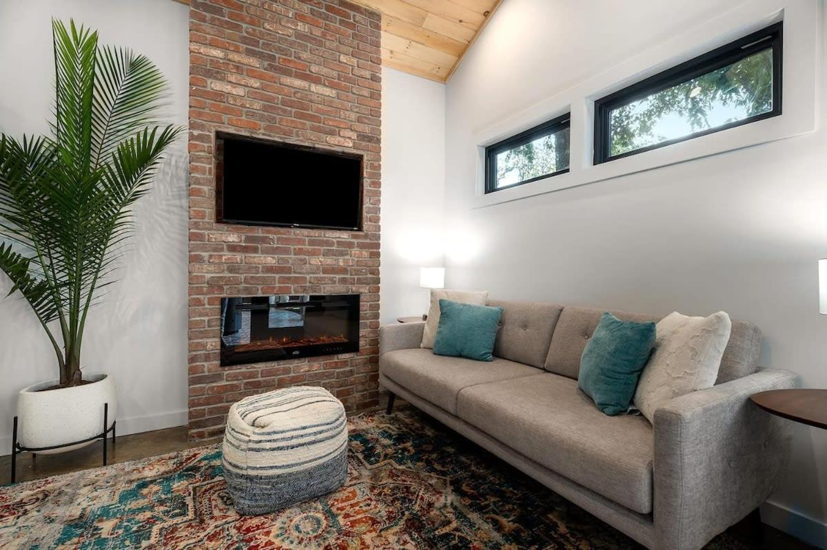 Petit Paradis Studio With Hot Tub Fredericksburg Exterior foto