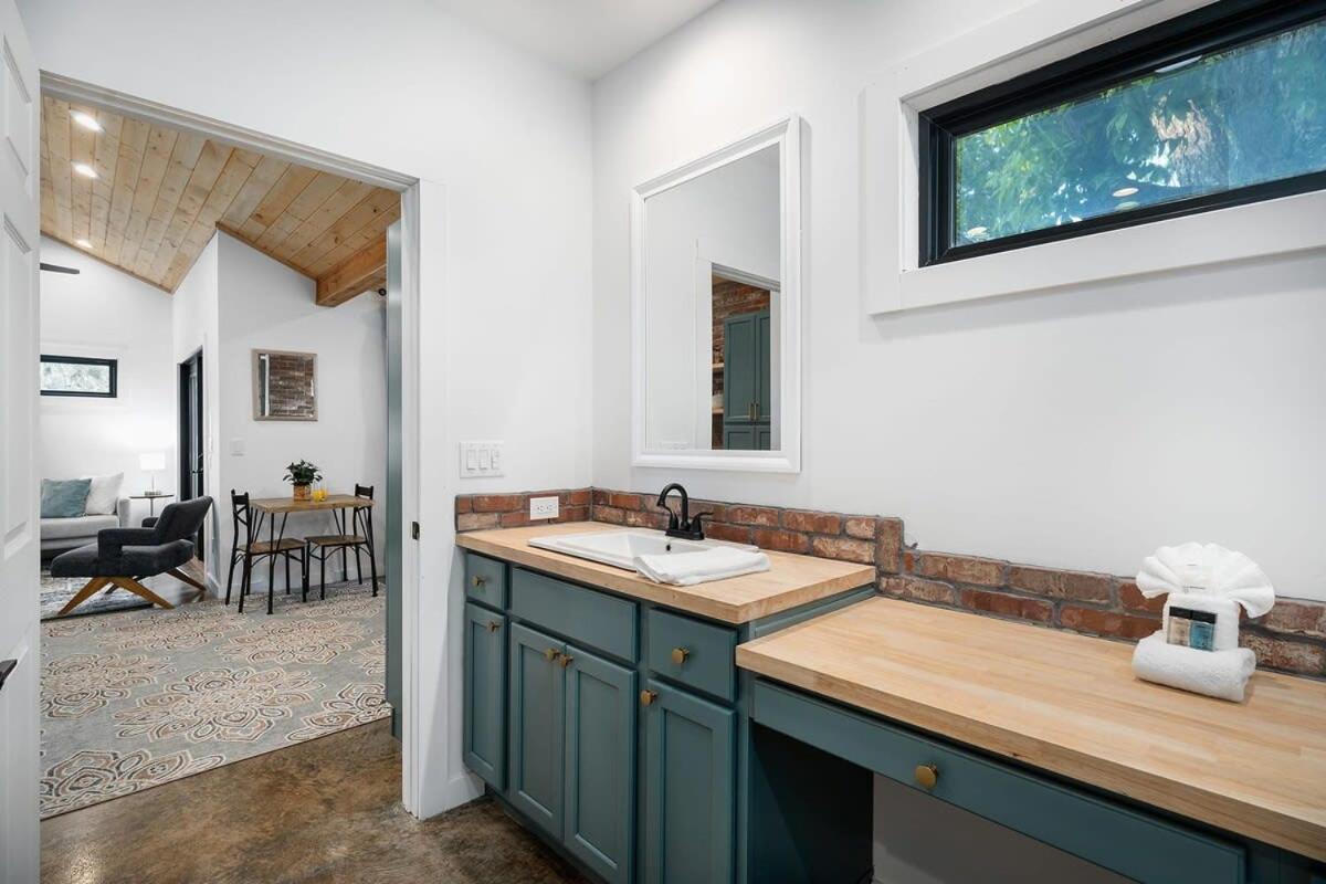 Petit Paradis Studio With Hot Tub Fredericksburg Exterior foto