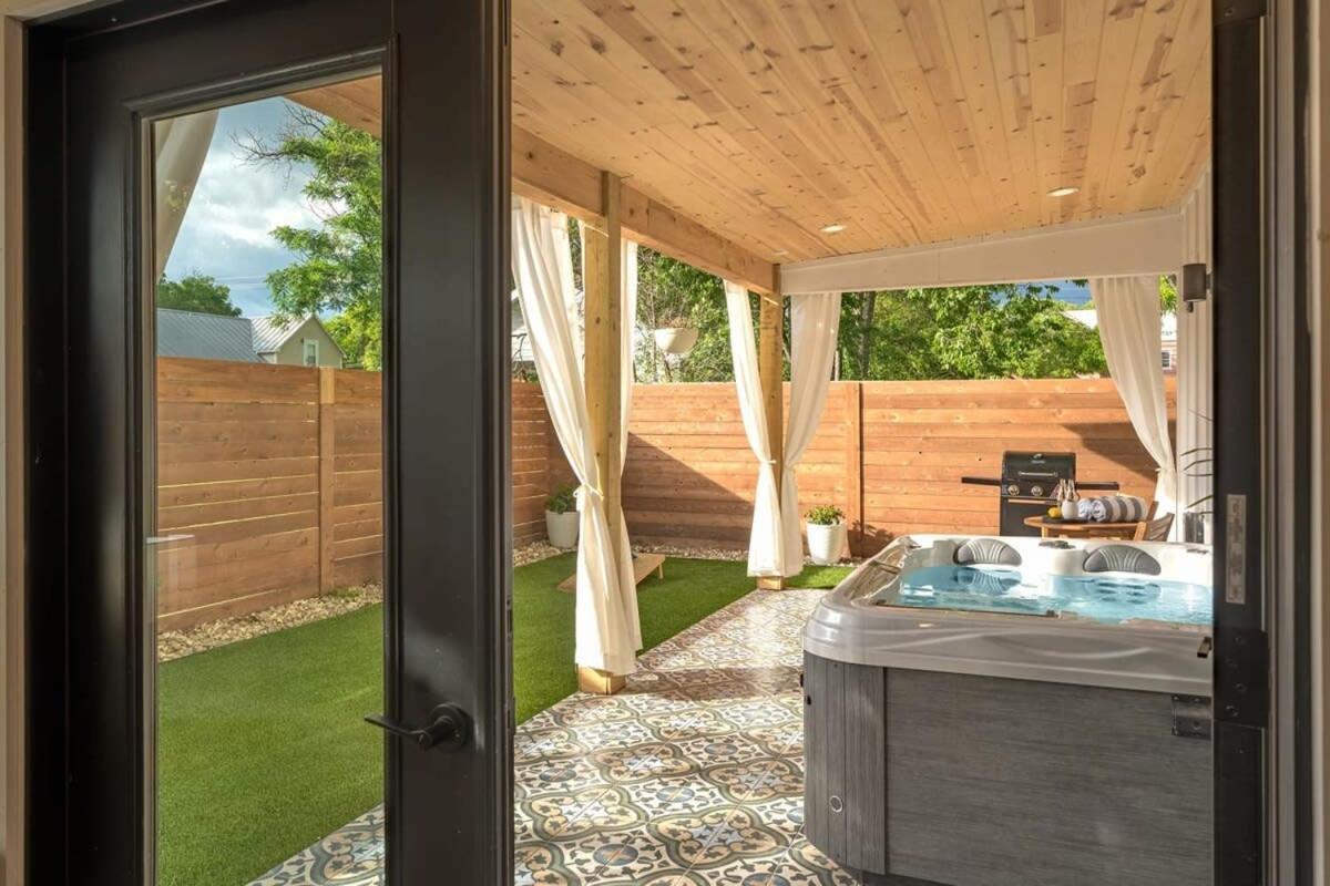 Petit Paradis Studio With Hot Tub Fredericksburg Exterior foto